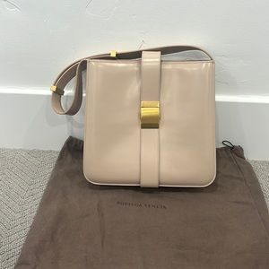 Gorgeous Bottega Venata Napa Marie w tags and dust bag